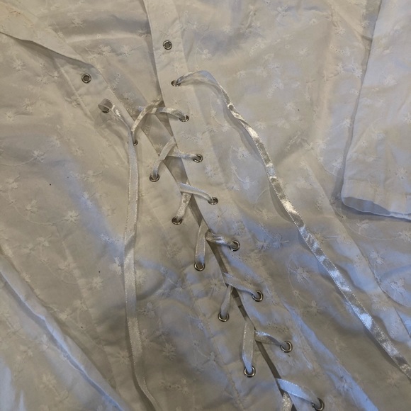 *SOLD* 
Vintage embroidered flower blouse - Picture 5 of 5